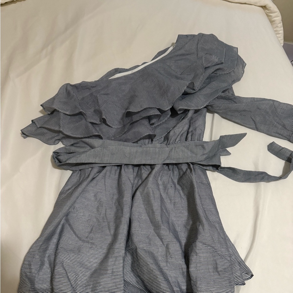 One-Shoulder Ruffle Romper - Picture 4 of 5
